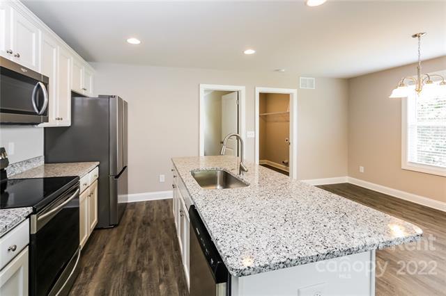 Building Photo - 1 Hickory St SW