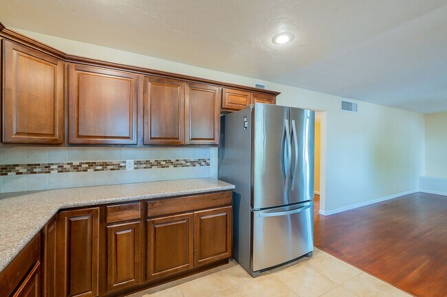 Building Photo - 2333 E Drachman St