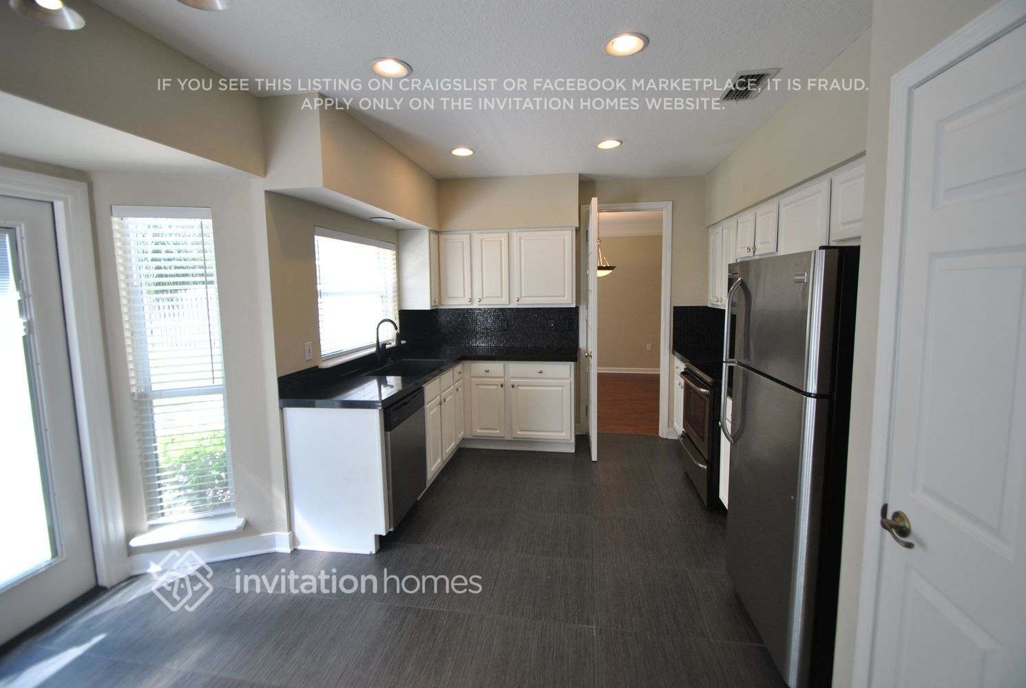 Building Photo - 8568 Glenbury Ct N