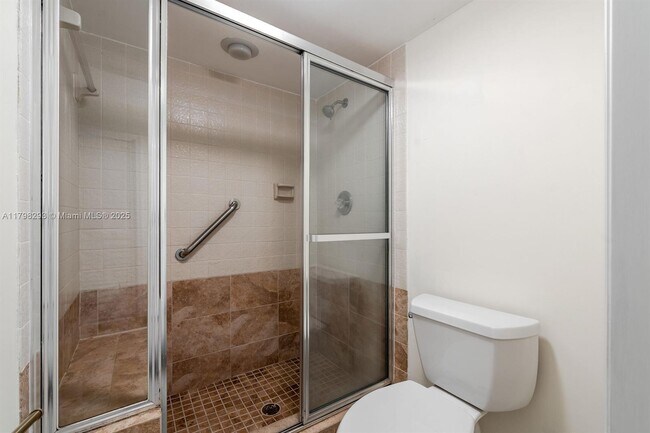 Building Photo - 6392 Aspen Glen Cir