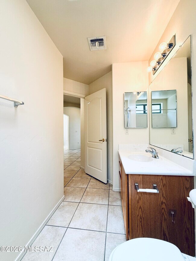 Building Photo - 5416 N Bramble Brook Ln