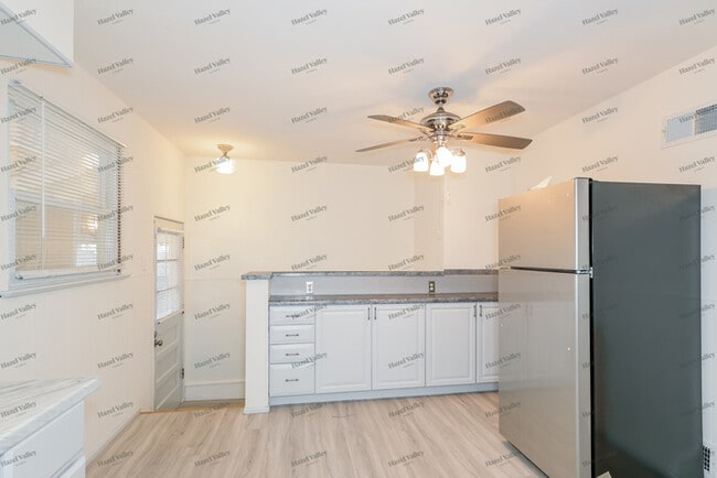 Building Photo - 8616 Elwyn Dr