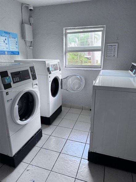 Building Photo - 100 Edgewater Dr