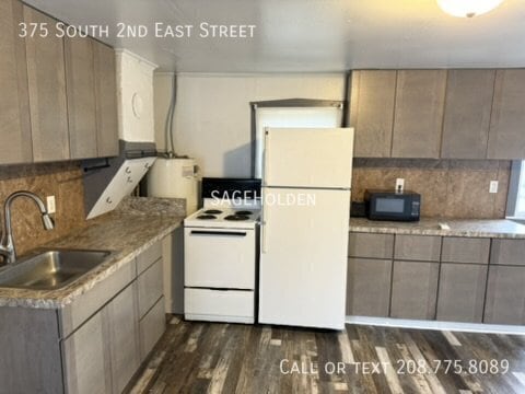 Building Photo - 375 S 2nd E St