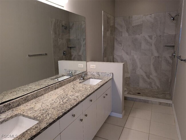 Building Photo - 2933 Santa Barbara Blvd N