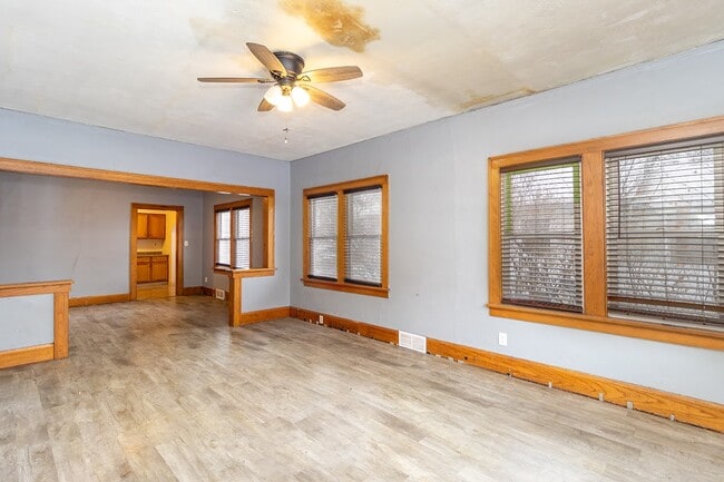 Building Photo - 2319 Hecker Ave