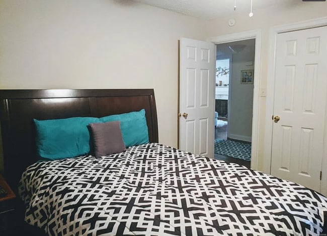 Building Photo - 22 W Cromwell St