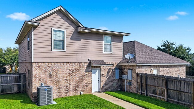 Building Photo - 104 Kleine Ln