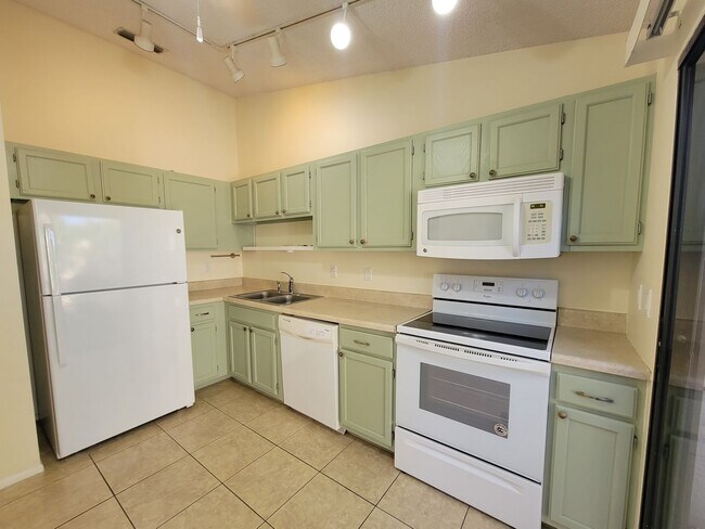 Building Photo - Cozy 2 bed/ 2 bath Villa in Beekman Lakes ...