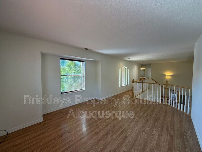 Building Photo - 6517 Glen Oak NE