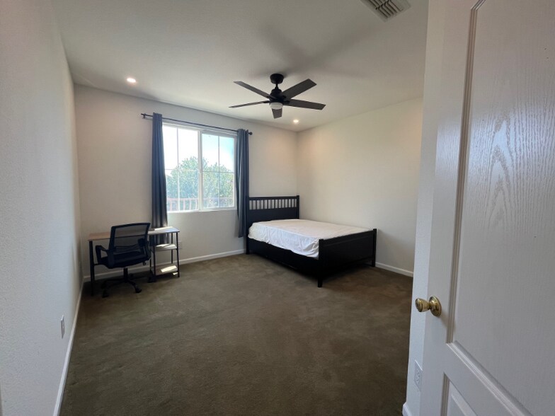 Primary Photo - 3776 Pintail Dr