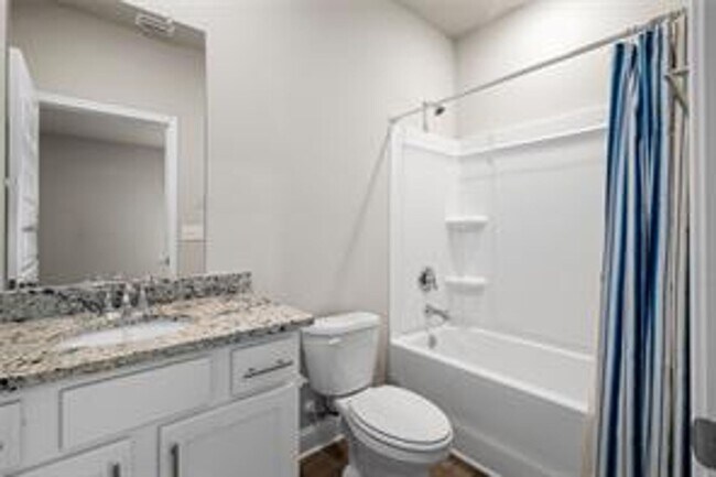 Building Photo - 4 Bedroom in West Mobile, Only a Few Years Old