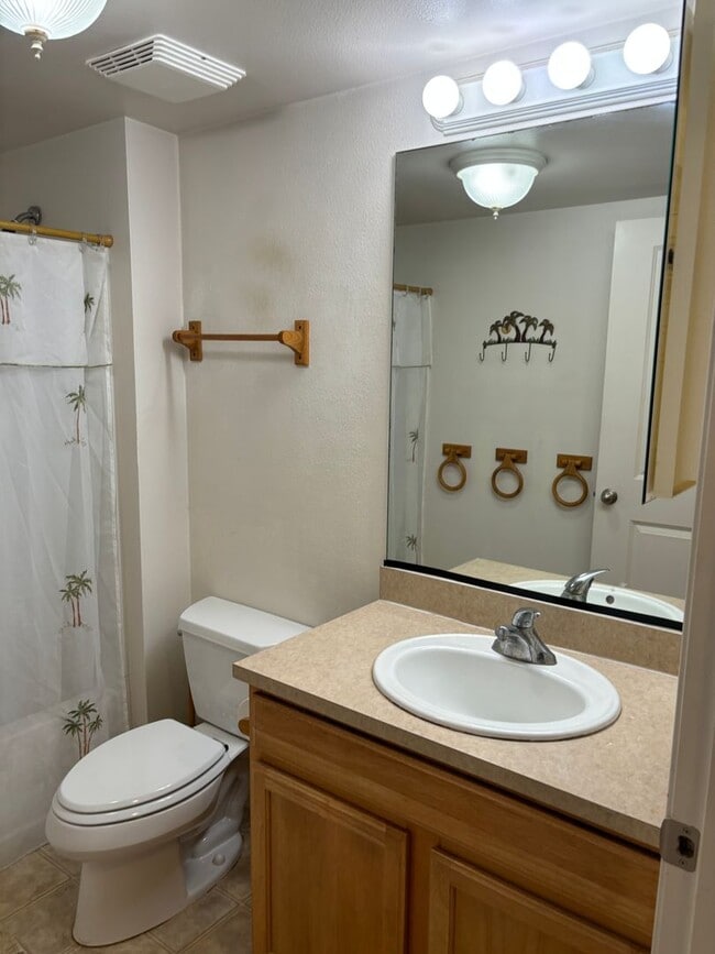 Building Photo - Move-In Ready 2BR/2BA Condo – Fully Furnis...