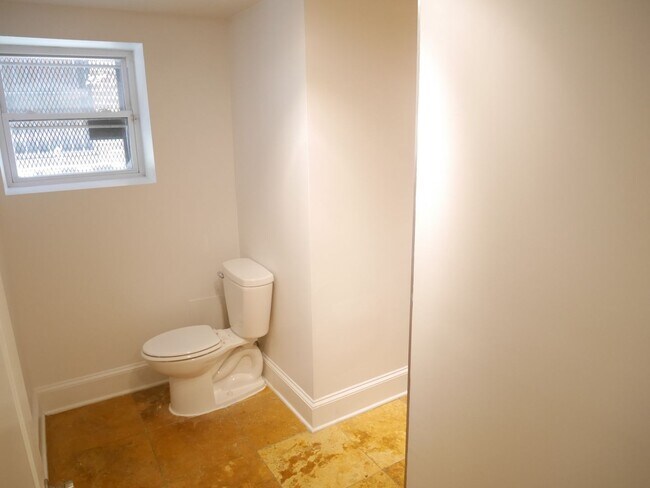 Building Photo - Spacious 3 Bedroom/ 2 Bath-Lower Level