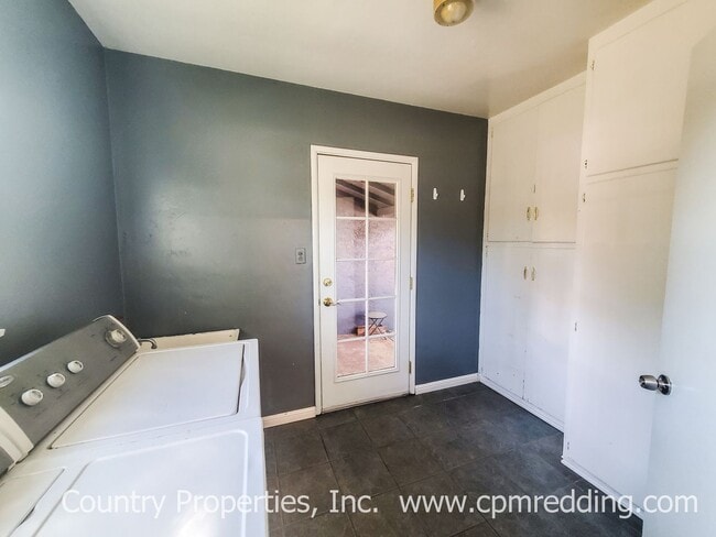 Building Photo - 2166 Garden Ave