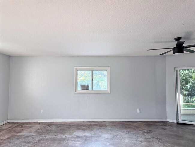 Building Photo - 912 Carvell Dr