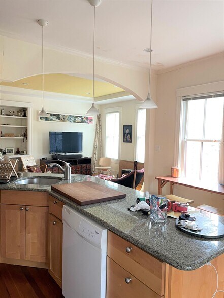 Building Photo - 30 Healey St