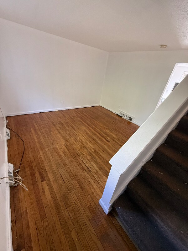 Building Photo - 161 Martin St