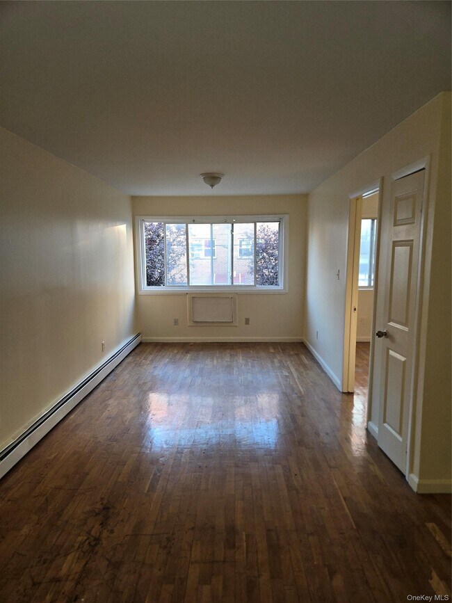 Building Photo - 985 Halsey St