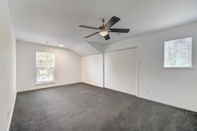 Building Photo - 13902 Briarhills Pkwy