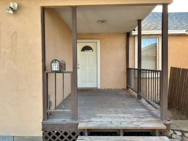 Building Photo - 385 Fir St