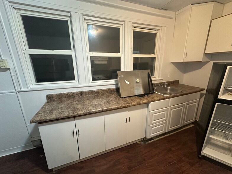 Building Photo - 96 N Essex Ave