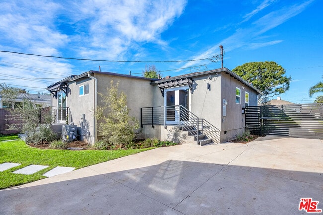 Building Photo - 616 W Ellis Ave