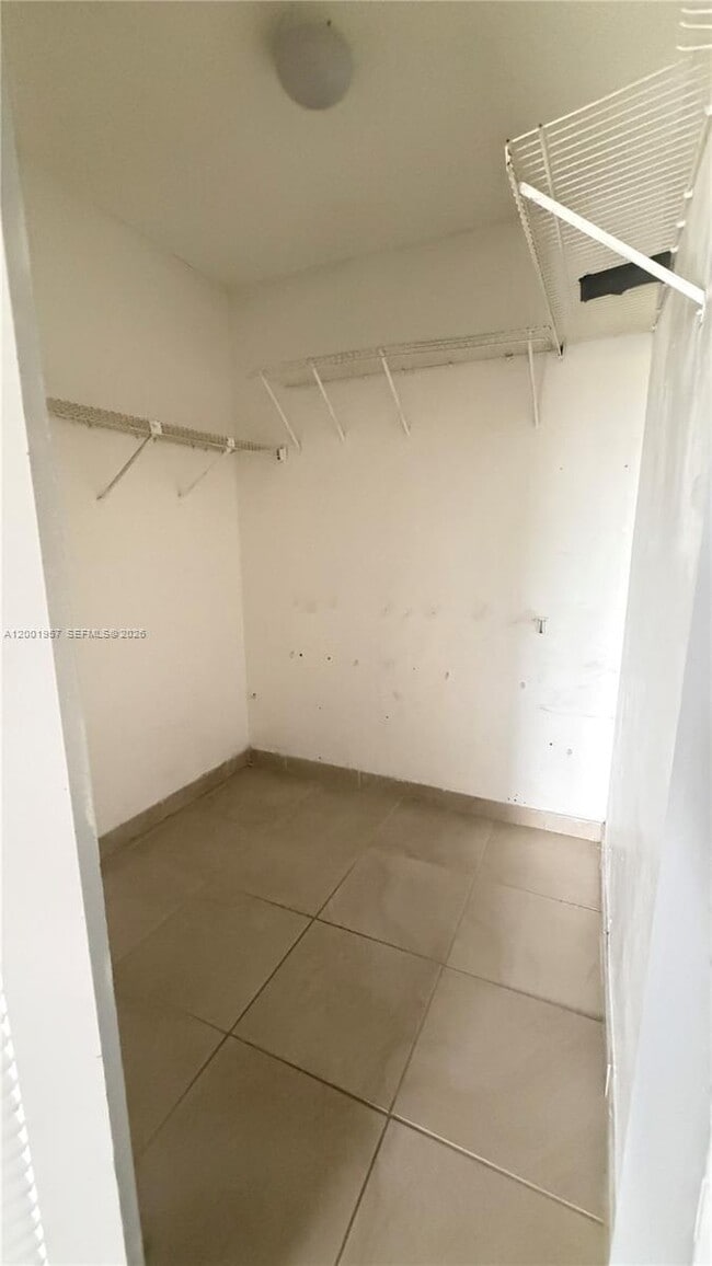 Building Photo - 9375 Fontainebleau Blvd