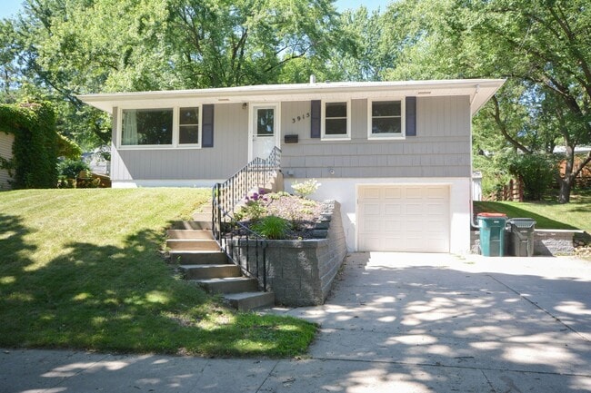 Primary Photo - Beautifully updated home in desirable Coun...