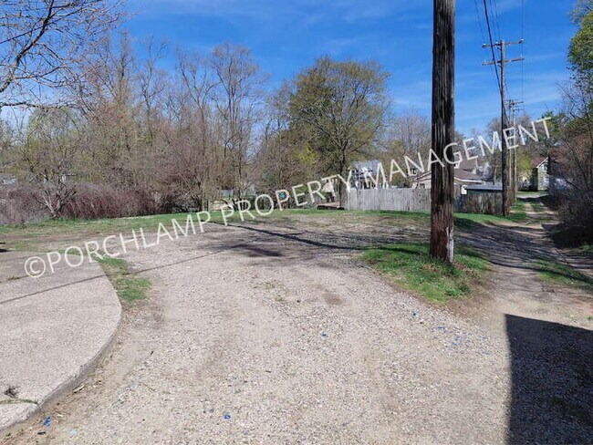 Building Photo - 216 W Grand Ave