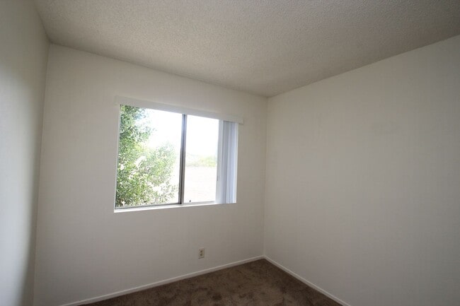 Building Photo - Coming Soon – Charming 3-Bedroom Townhome ...