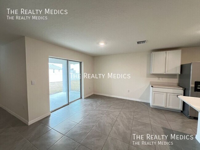 Building Photo - 8561 SW 46th Ave