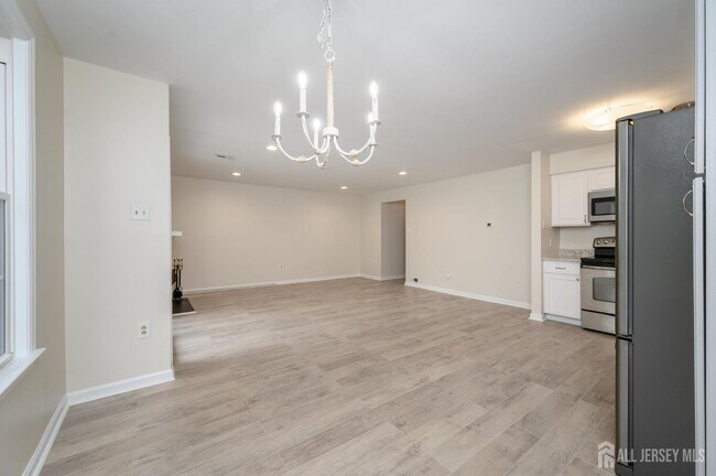 Building Photo - 17 Chelmsford Ct