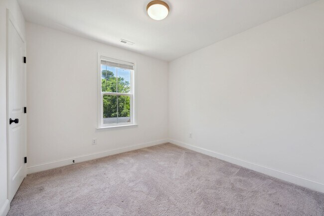 Building Photo - 2804 Cannada Ave