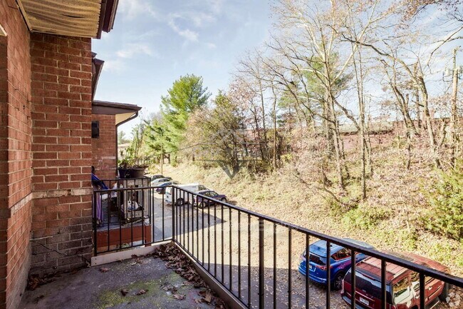 Building Photo - 14400 Gemstone Dr