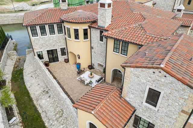Building Photo - 28 Comillas Dr