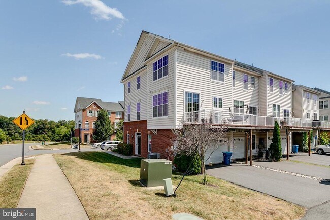 Building Photo - 23141 Flora Mure Dr
