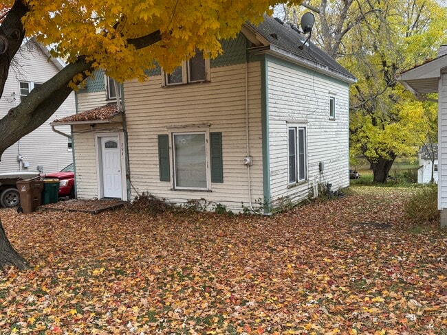 Building Photo - 204 Independence Ave S