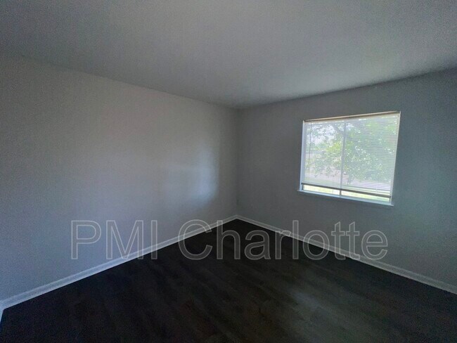 Building Photo - 342 Orchard Trace Ln