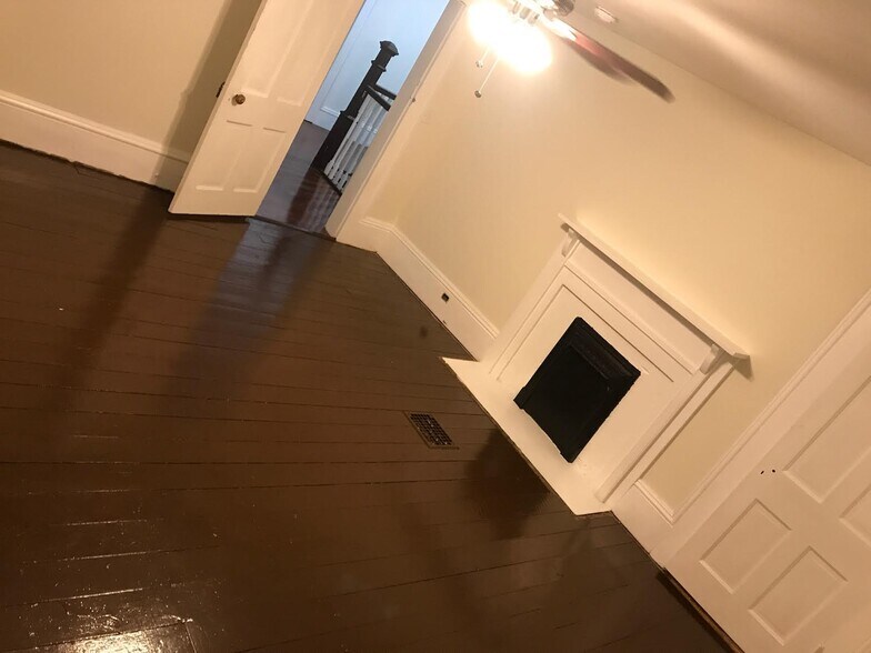 Building Photo - 526 Monroe St