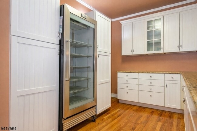 Building Photo - 154 Roseland Ave