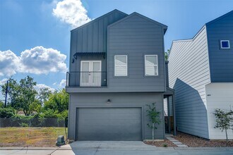 Building Photo - 112 Tolima Dove St