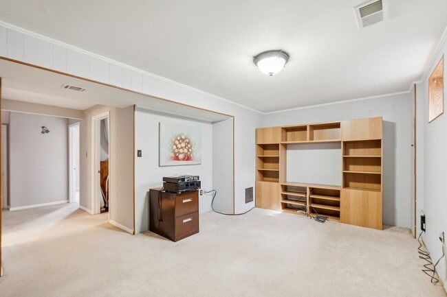 Building Photo - Beautifully maintained townhome on a quiet cul-de-sac in Springfield!