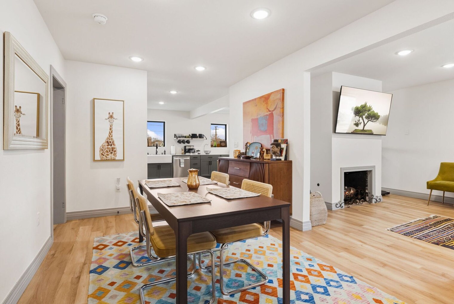 Building Photo - 302 S Shiloh St