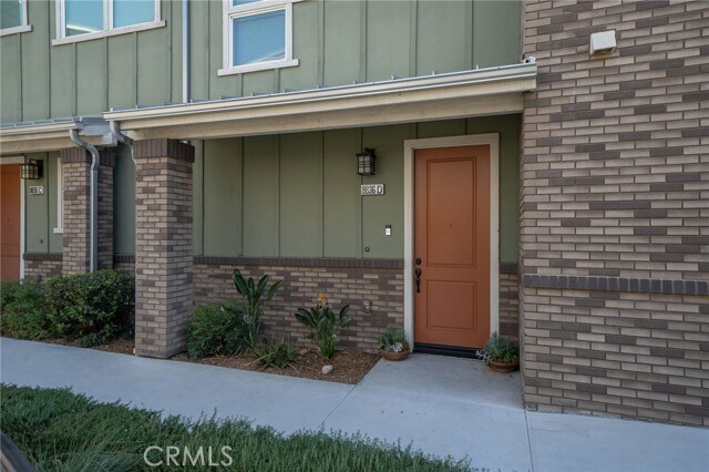 Building Photo - 8836 Jacaranda Ave