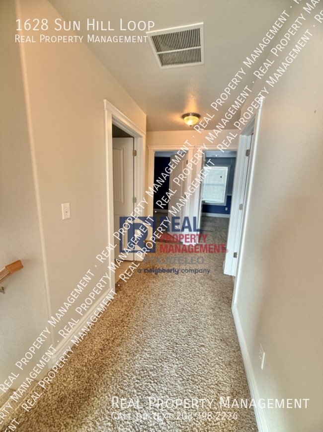 Building Photo - 1628 Sun Hill Loop