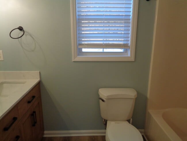 Building Photo - APPLICATION PENDING-NICE-One Level House for Rent in Oak Ridge