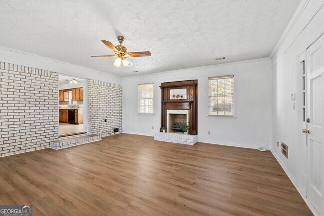 Building Photo - 4205 S Hurt Rd SW