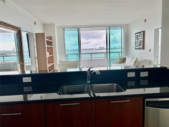 Building Photo - 1800 N Bayshore Dr