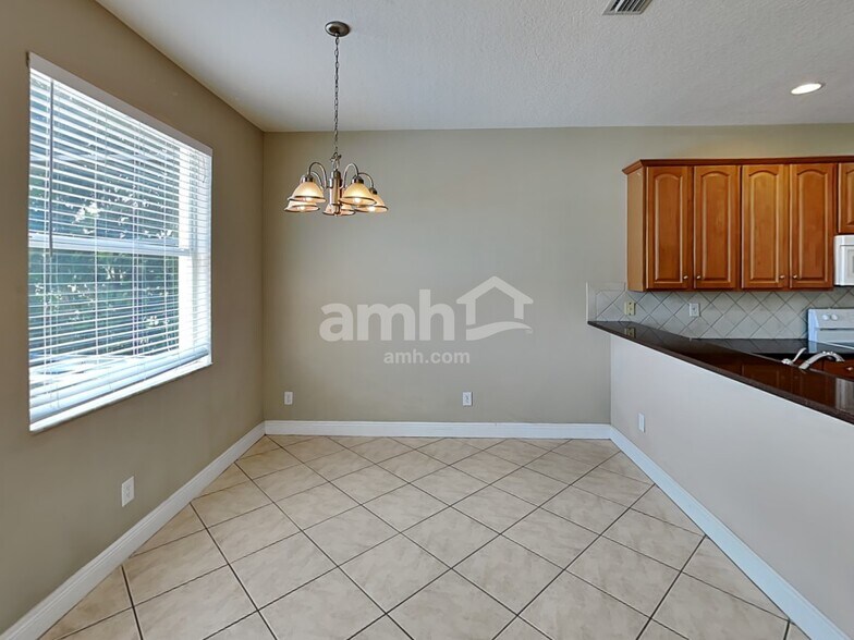 Building Photo - 11177 Creek Haven Dr
